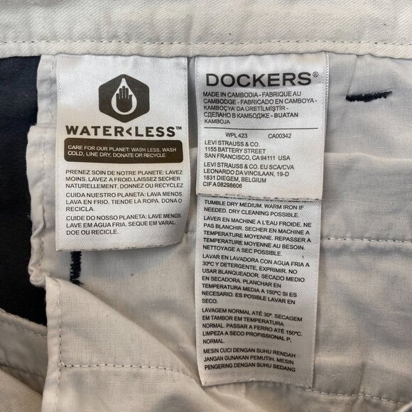 Dockers Men's Chino Shorts W42 Blue with Cell Phone Pocket - Picture 3 of 6
